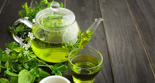 فوائد الشاي الأخضر الصحية للجسم