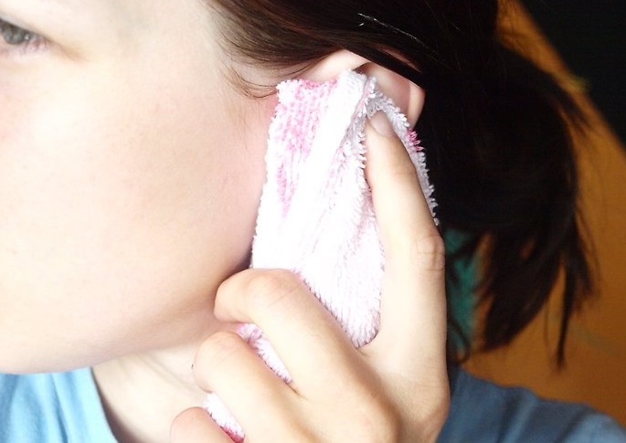 طريقة علاج إنسداد الأذن في المنزل