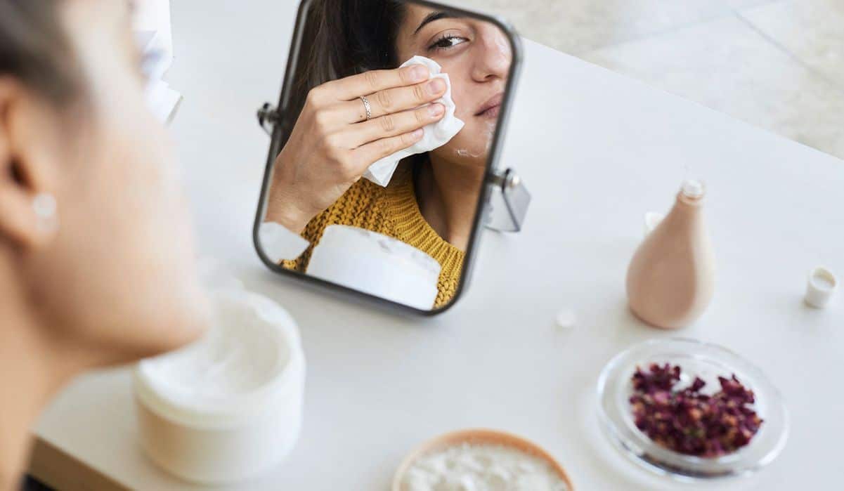 وصفات طبيعية لتفتيح البشرة بمكونات منزلية