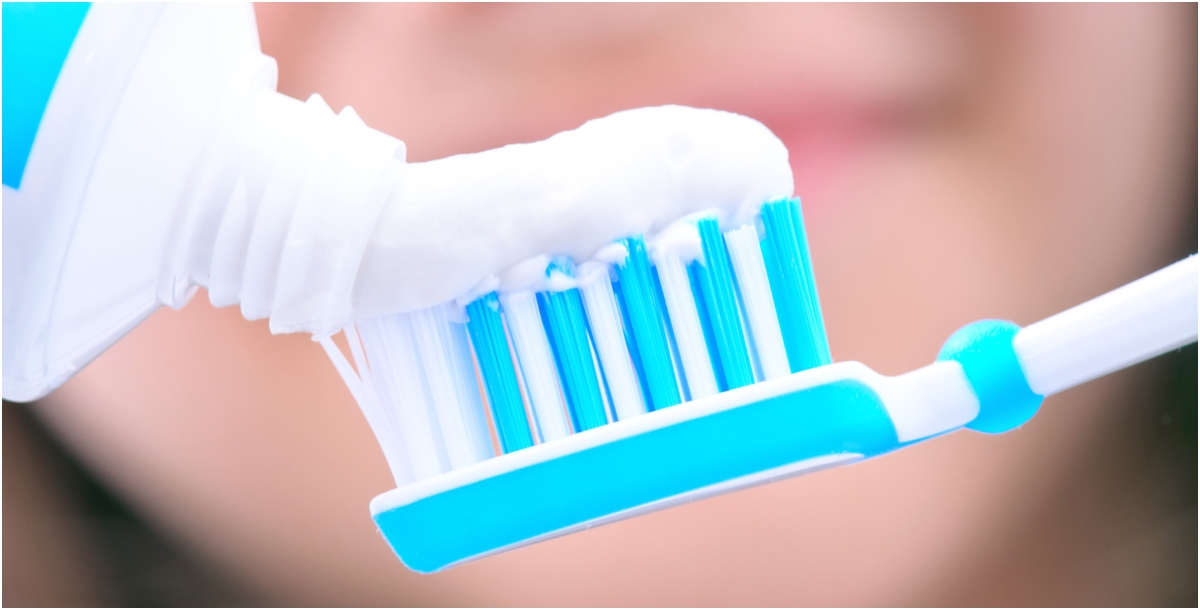 كيفية استخدام معجون ديبوردنت لتبيض الأسنان
