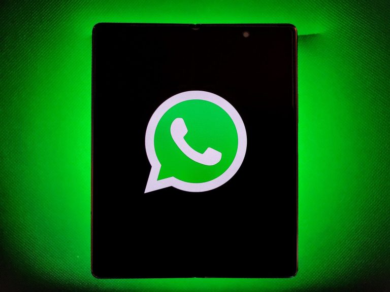 does whatsapp texts show up on your phone bill